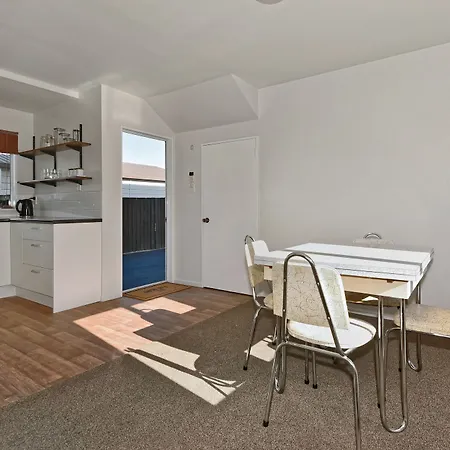 Sunny Christchurch Townhouse